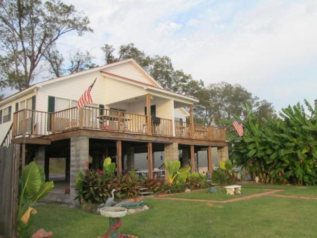 Jus Duck Inn, Pointe Coupee